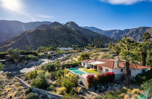 Cielo Vista | Vintage Palm Springs Getaway