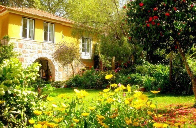 Cinco - perfekt gelegen Apartment, B & B Stil Service, privatem Garten und Pool