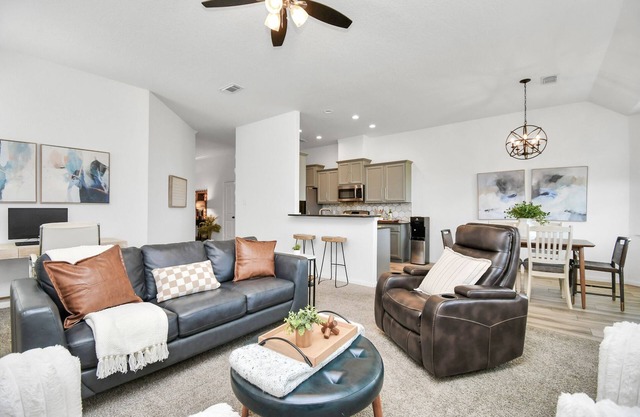 Cinco Ranch Home - Relocations & Insurance. Trails & Toys. Sleeps 6+