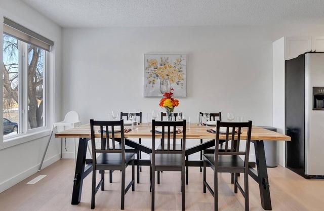 Cindy - 3 Bedrooms, Cozy Main Floor Suite!