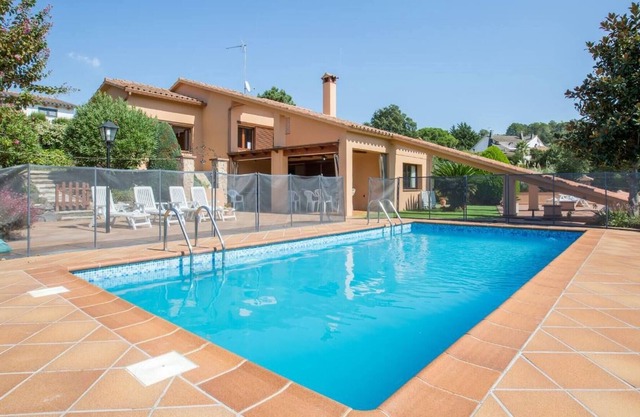 (Cipresos 14pax) Villa and separate apartments for 14.