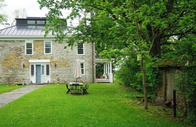 Circa 1781 Hudson Valley Retreat with Amenities