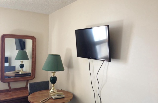 Circle 6 Motel