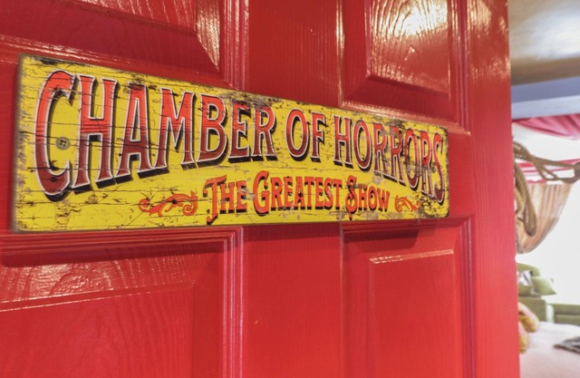 CIRCUS CIRCUS, pet friendly, character holiday cottage in Holywell