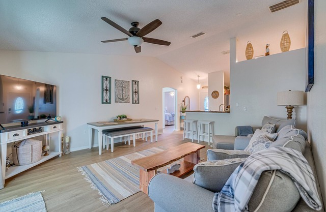 Citrus Springs Retreat w/ Grill & Screened Porch!