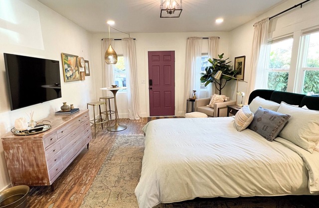 Citrus Studio 3 Relaxed Central Vibe