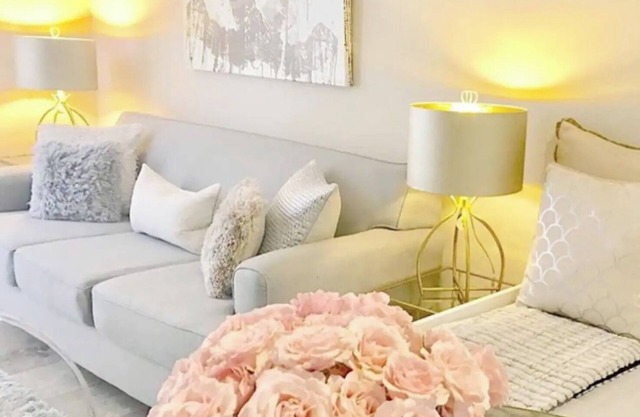 City chic pied-à-terre in La Jolla - UTC near UCSD, shopping, and beaches