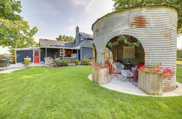 'City Girl Farmhouse' in Hudsonville w/ Hot Tub