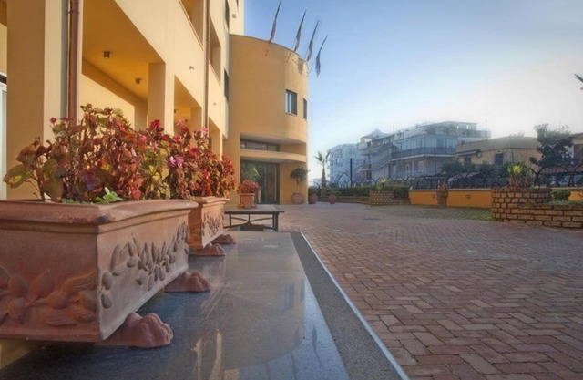 City Hotel