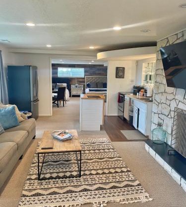 City light views getaway close to top ski resorts