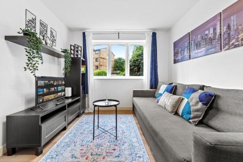 City modern flat near tower bridge