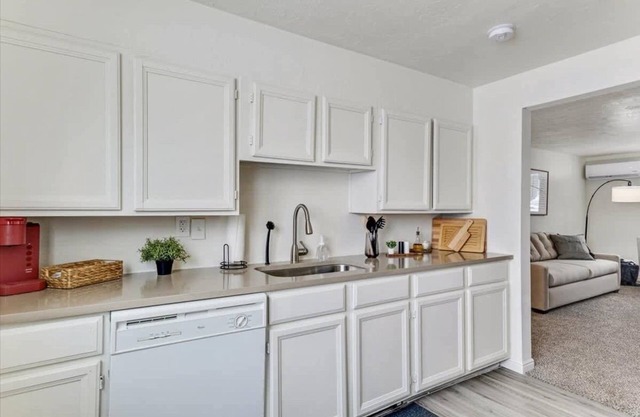 City Park | PickleBall Courts | 5 Mins off i15!