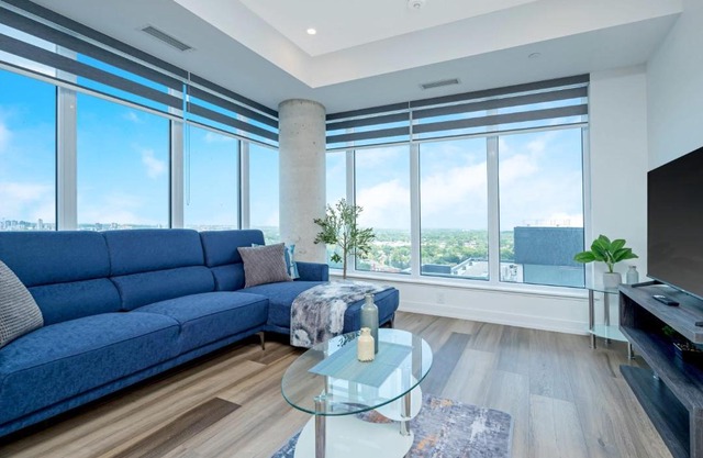 City View 1BR Condo - King Bed & Private Balcony