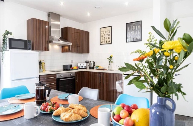City View Apartment | FREE Parking | Balcony