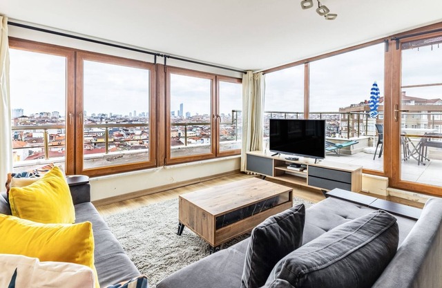 City View Flat w Terrace 10 min to Buyaka Mall