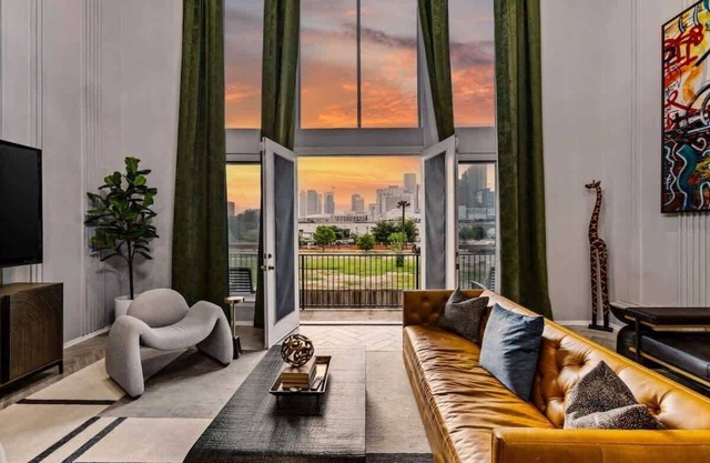 City Views Apartment - Near Minute Maid Park & Toyota Center