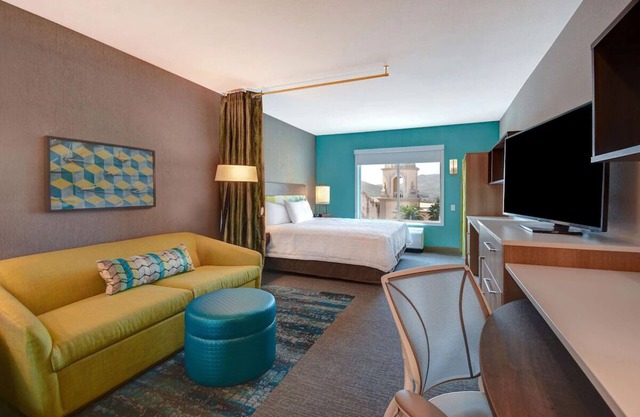 Cityscape Views and Comfort! Free Breakfast, Parking, Pool, Pets Allowed!
