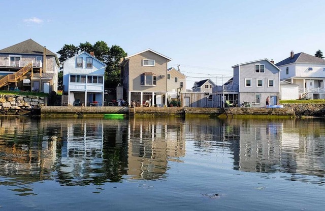 Claire's Cozy Cottage on the Cove