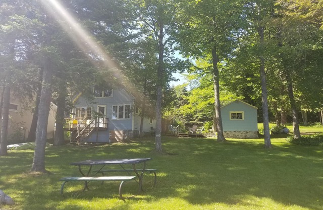 Clam Lake Lake Front Property, direkt neben dem Torch Lake Michigan / Lake Bellaire