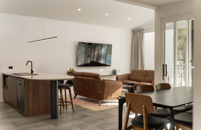 Clare Hillside Apartments