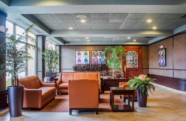 Clarion Hotel & Suites Riverfront
