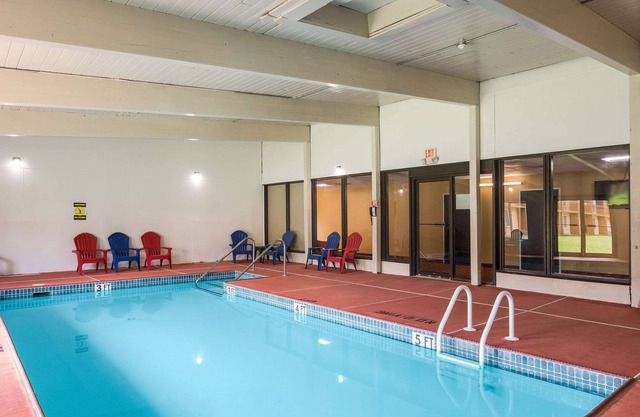 Clarion Inn & Suites Stroudsburg - Poconos