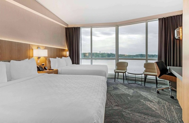 Clarion Lakeside Inn & Conference Centre