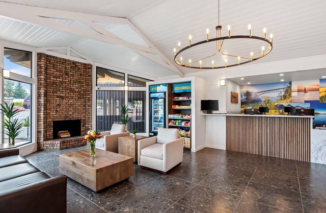 Clarion Pointe Mount Vernon - Burlington
