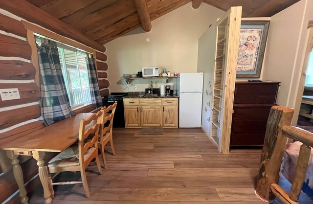 Clark Cabin, Greyhouse Inn Vacation Rentals