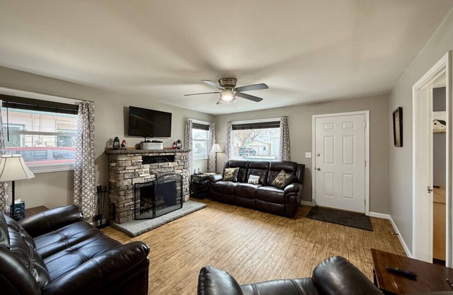 Clark Street Charmer - Adorable 2 Bdrm, with Firepit! Local Golfing 50% Off!