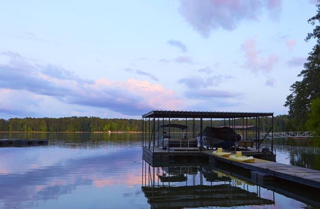 Clarks Hill Lake, Keg Creek Cottage with deep water dock year round