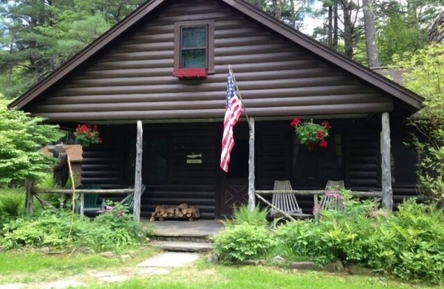 Claryville Kabine mit 900 ft Trout River