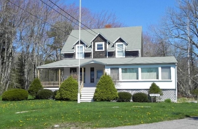 Clasic Maine Coast Cottage