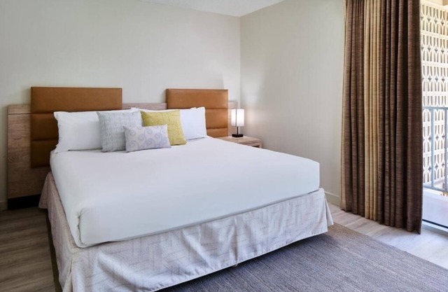 Classic 1-Bedroom Suite | Kaimana Beach Hotel | Steps to the Beach
