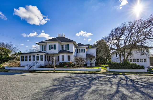Classic 1920s oceanfront home & cottage with AC, bikes, grill - walk to beach