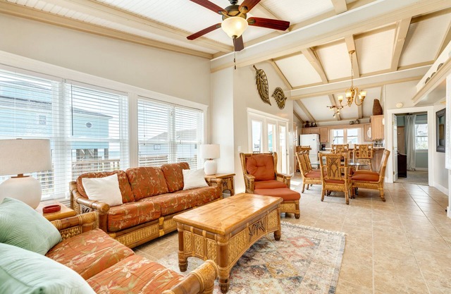 Classic 2nd Row Beachside Home w/ Gulf Views, Outside Shower, Easy Beach Access