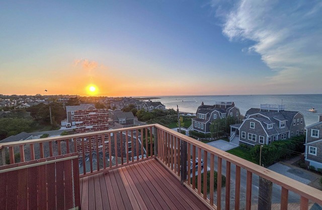 Classic 7BR Nantucket Summer Home - Incredible Views & Walk to Town