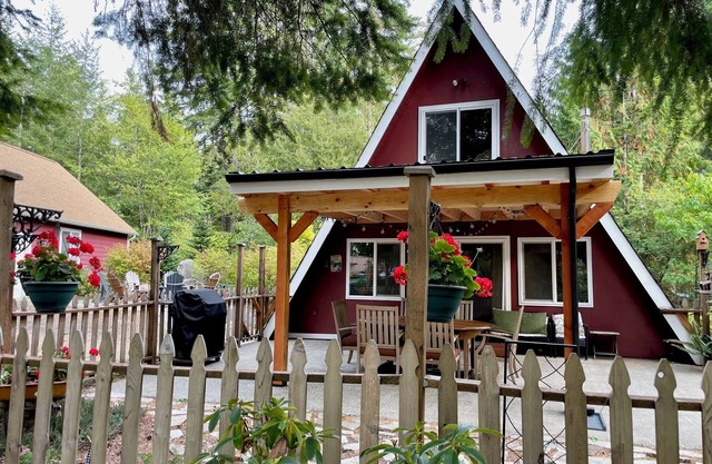 Classic A-Frame Cabin near Lost Lake