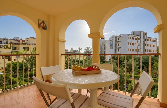 Klassische Ferienwohnung in Javea, Costa Blanca, Spanien mit Gemeinschaftspool für 4 Personen