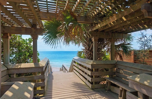 Classic Beach Home With Heated Private Pool - Sleeps 9