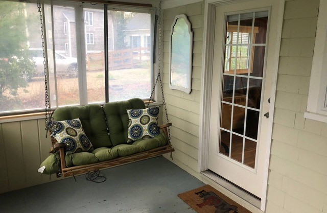 Klassisches Cape Cod Cottage mit Privatstrandrechten an zwei Teichstränden