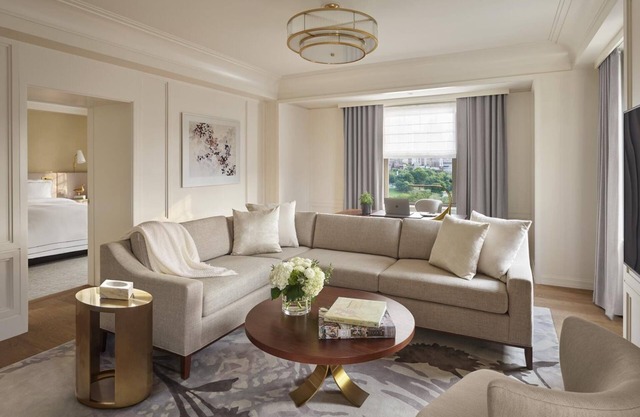 Classic Corner Park View Suite At The Newbury Boston!