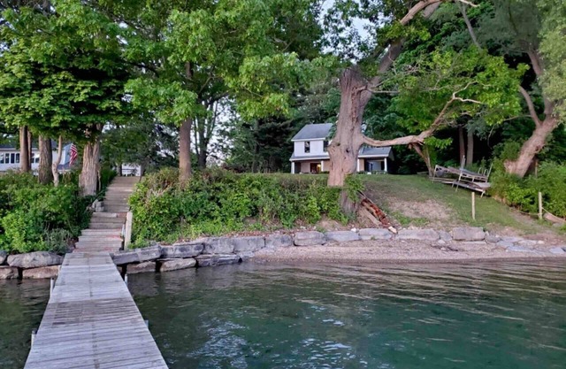 Classic Cottage on Skaneateles Lake!