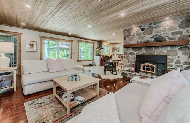 Classic-country Getaway W Hot Tub & Ev Charger