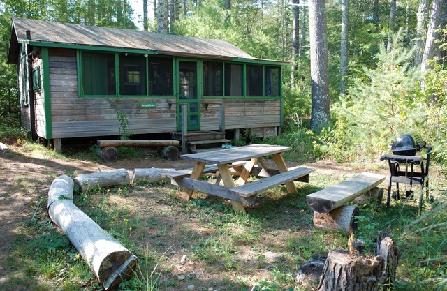 Klassische Fish Camp (zwei Kabinen) auf Long Pond