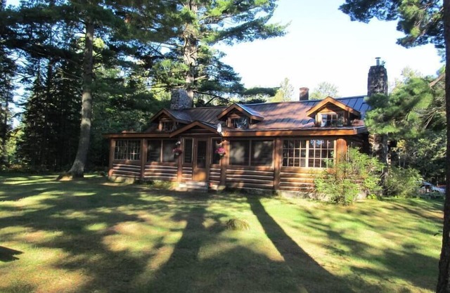 Classic Lodge on Private Lake