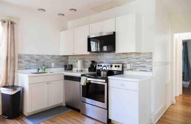 Classic&Modern: Prime location, Parking!