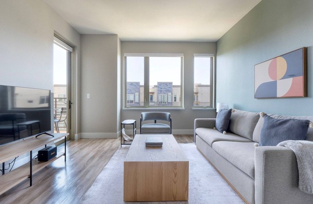 Classic Mountain View 2BR w/ Gym & Pool, nr Restaurants, by Blueground