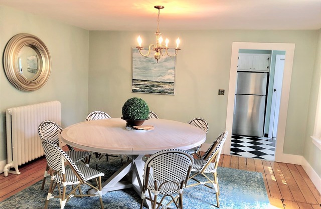 Classic Mystic Retreat Walking Distance to Downtown