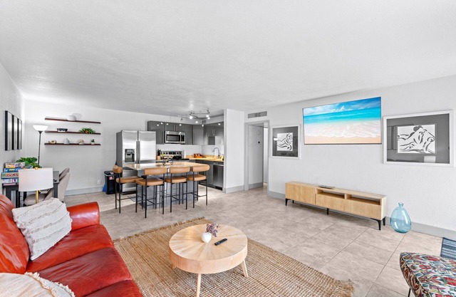 Classic Palm Beach 2BR Retreat - Near Beaches